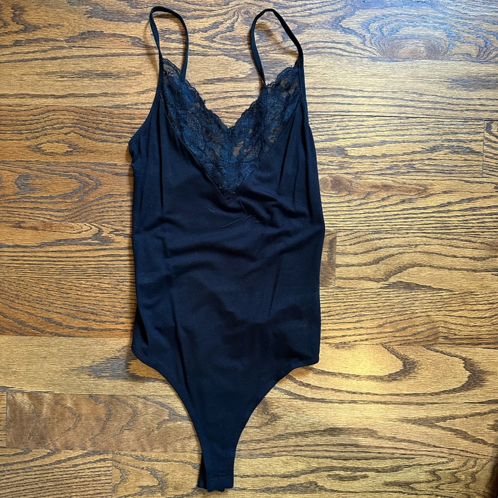 Amuse society lace v neck bodysuit NWT
